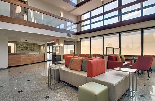 Evansville Hotel | 3-Star Hotel ∙ Drury Inn & Suites Evansville East
