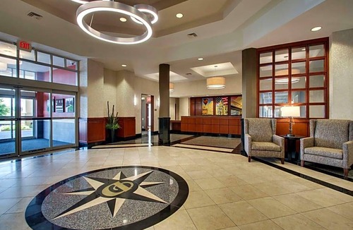 Findlay Hotel | 3-Star Hotel ∙ Drury Inn & Suites Findlay