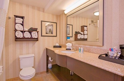 Portsmouth Hotel | 3-Star Hotel ∙ Hampton Inn Portsmouth Central