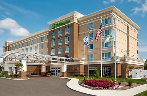 West Newton Hotel | 3-Star Hotel ∙ Holiday Inn Indianapolis Airport, an IHG Hotel
