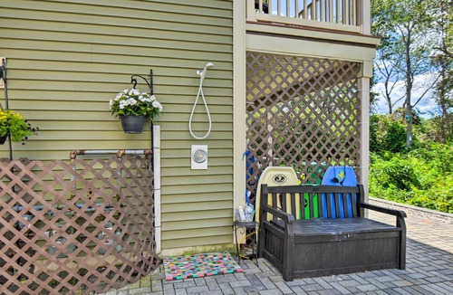 Hampton Condo | 3-Story Hampton Condo w/ Rooftop Ocean View!