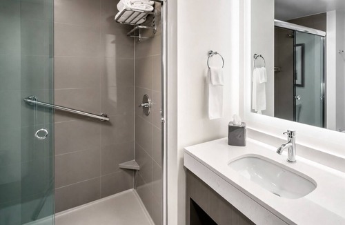 Tempe Hotel | 3 Tempe Suites – Pool, Gym, Walk to Mill Ave, Lake, Desert Garden & Dining