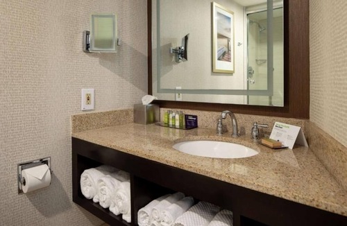 South Portland Hotel | 3 Units| Portland Retreat Minutes From Jetport, Shopping & Waterfront Dining