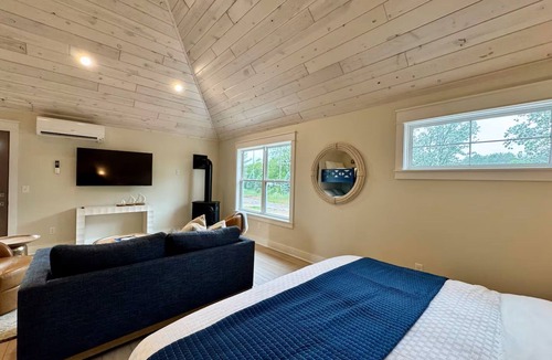 Garrison Apartment | #3 Yellow Garden View Suite C