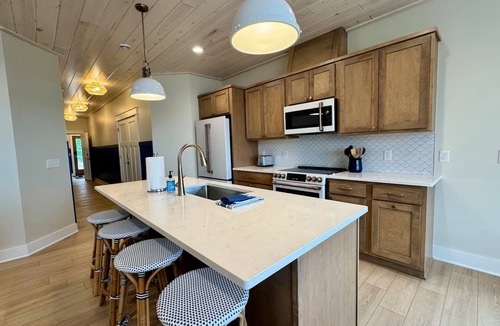 Garrison Apartment | #3 Yellow Lakeview Suite A