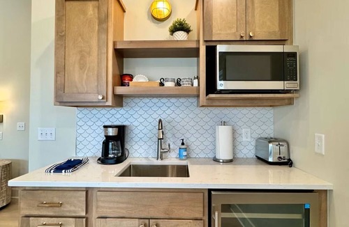 Garrison Apartment | #3 Yellow Lakeview Suite B