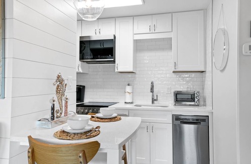 Seagrove Beach Condo | 30A Emerald Hill by Panhandle Getaways