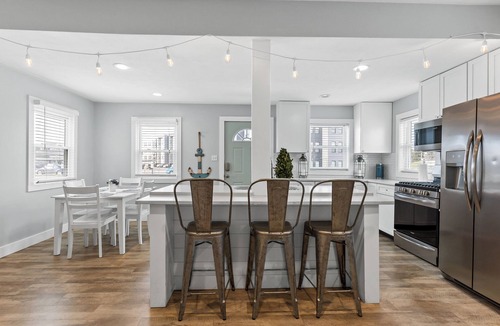 Grand Haven House | 312 Chicago North | Stylish Downtown Grand Haven Retreat