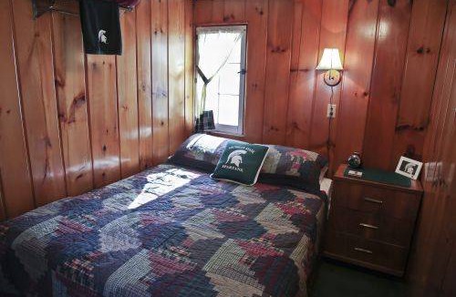 Carp Lake Cabin | 39 m² Cabin ∙ 2 bedrooms ∙ 6 guests