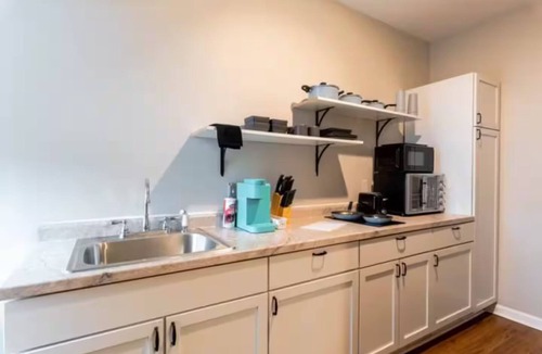 Detroit Apartment | 3BD with Sunroom, WiFi and Gated Parking