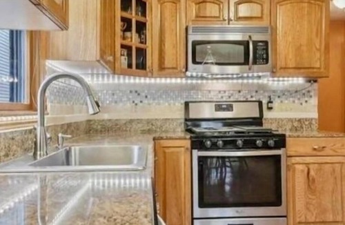 Beverly House | 3BDRM-1.5Bath Home- walk to Salem, Beaches, shops, pubs!