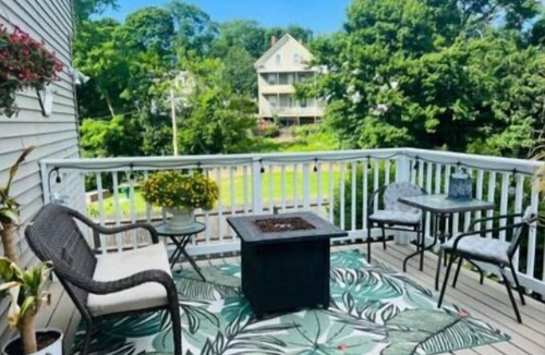 Beverly House | 3BDRM-1.5Bath Home- walk to Salem, Beaches, shops, pubs!