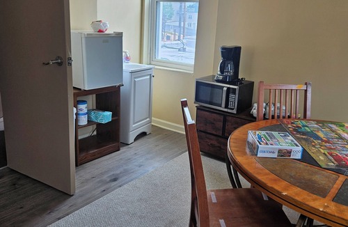 Castle Shannon Apartment | 3bedroom apartment in Pittsburgh!Right on the trolley line 10mins from downtown