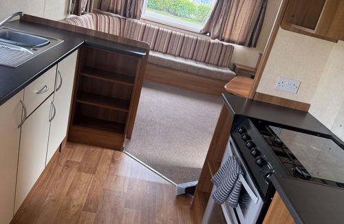Whitley Bay House | 3bedroom caravan, few minutes walk from the beach, enjoy a night or two
