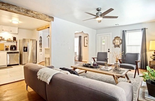 Central Oklahoma City Apartment | 3BR 4 mins from OCU, sleeps 8 — convenient base groups come back to #C1
