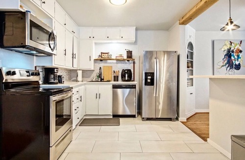 Central Oklahoma City Apartment | 3BR 4 mins from OCU, sleeps 8 — convenient base groups come back to #C1