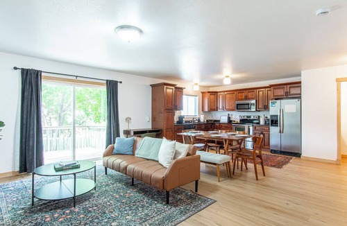 Fargo House | 3BR | 7 minutes to Sanford, Fenced Yard, Games