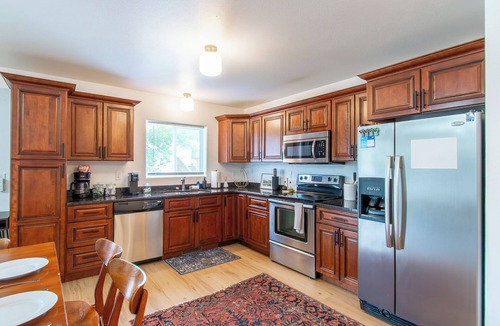 Fargo House | 3BR | 7 minutes to Sanford, Fenced Yard, Games