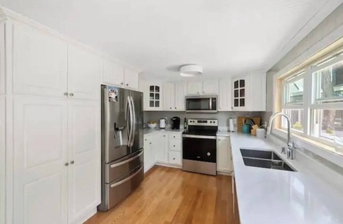 Scarborough House | 3BR Beach House, Walk to Sand & Sea