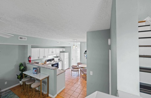 Williamstown Apartment | 3BR Condo for 7 - Only 3 Miles to Ark Encounter!
