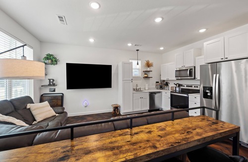 Fayetteville House | 3BR Cottage near UofA and MTB