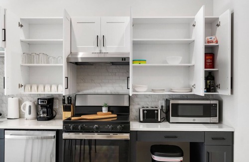 Downtown Cincinnati Apartment | 3BR Downtown—Just 3-Min Walk to Paycor Stadium