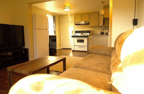 Overland House | 3BR Furnished House w/Office & Gym – Close to St. Louis Hospitals