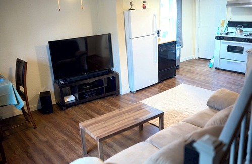 Overland House | 3BR Furnished House w/Office & Gym – Close to St. Louis Hospitals