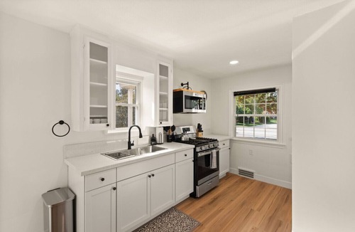 Euclid House | 3BR Home Bright & Open In Euclid Near Cleveland!