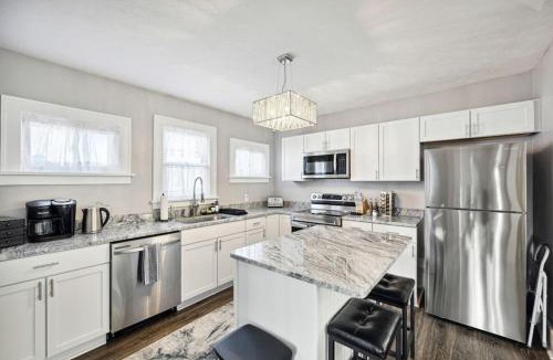 Youngstown Apartment | 3BR home in Lorain near Lake Erie & Cedar Point