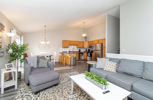 West Fargo House | 3BR I King, Patio, Garage, Self-Checkin, Smart TVs