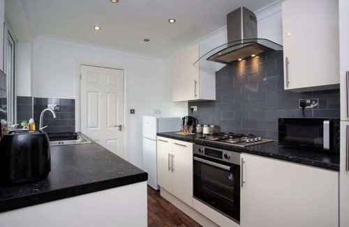 Sunderland House | 3BR Retreat | High Barnes | Wifi