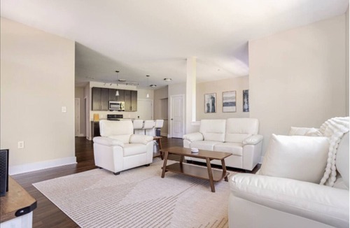 Indianapolis Apartment | 3BR Solana 209 Riverside Gym Pool Dog Park