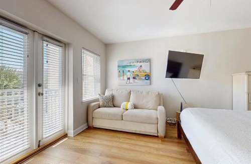 Gulf Place Apartment | 3rd-floor studio with Gulf view balcony pool & tennis