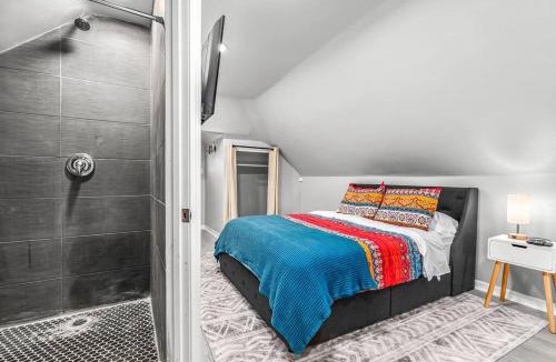 Detroit Apartment | 3rd Story Loft next to West Village Free Parking