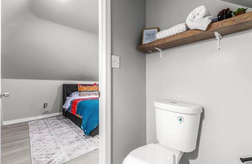 Detroit Apartment | 3rd Story Loft next to West Village Free Parking
