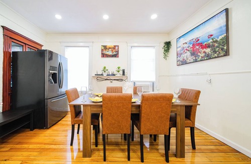 Worcester Apartment | 4/1 - 3BR Worcester - Cozy Apartment Near Clark Uni