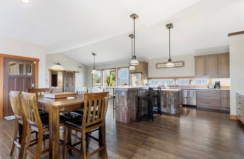 Zenda House | 4 Acres Retreat at Lake Geneva