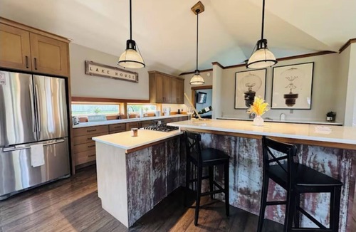 Zenda House | 4 Acres Retreat at Lake Geneva