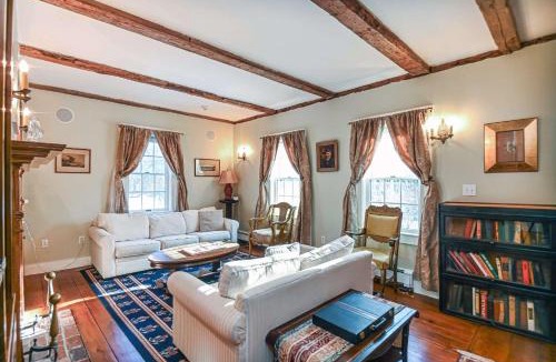 Wells House | 4 BDR with Private Hot tub Backyard and Deck
