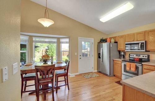 Security-Widefield House | 4 BED/2 BATH; Sleeps 10! CO Springs- fenced yard, pets w/fee, Great for Families