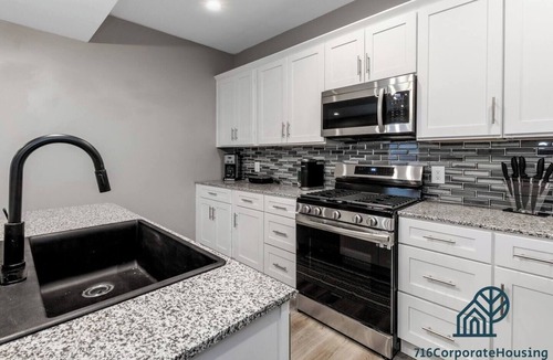 Front Park House | 4 Bed 2 Bath Single-Family House + Garage