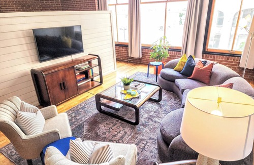 Downtown West Apartment | 4 Bed DWTN Loft✦Sleep 8✦Walk to Attractions✦W/D