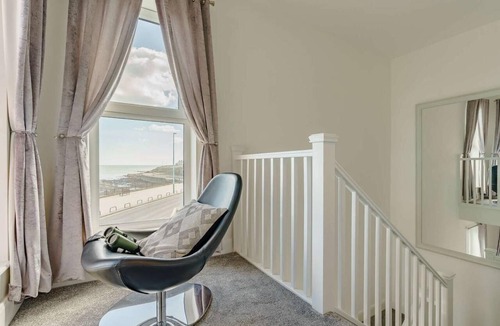 Whitley Bay Cottage | 4 Bed in Whitley Bay (oc-87396)