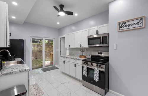 Bristol Apartment | 4-bedroom apartment in charming Bristol with AC and lots of amenities