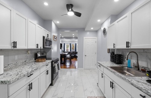 Bristol Apartment | 4-bedroom apartment in charming Bristol with AC and lots of amenities