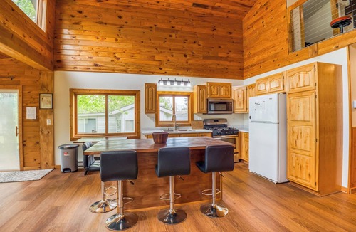 Puposky Cabin | 4-bedroom cabin in Beautiful Bemidji with AC, WiFi, Game room, 2 kitchens