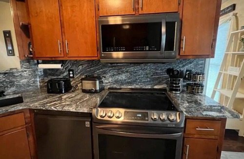 Clarksville House | 4-bedroom vacation home 16 minutes from Austin Peay State University