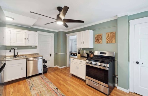 Lansing House | 4 BR I 2 BA Lansing Home