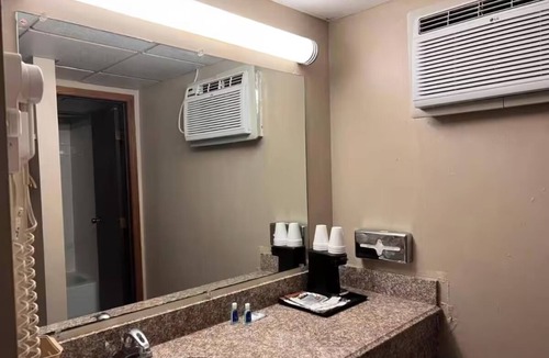 Devils Lake Hotel | 4 Budget-Friendly Rooms Near Local Dining & Outdoor Recreation, w/Free Parking